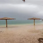 In Near Pebble דירה ביבינייה