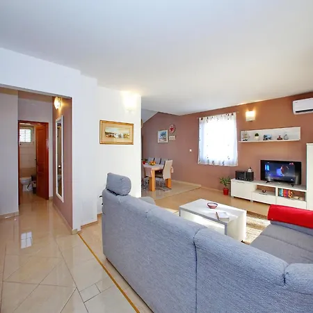 Apartment In Near Pebble Bibinje