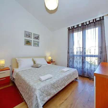 In Near Pebble Apartman *