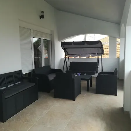 In Near Pebble Apartment