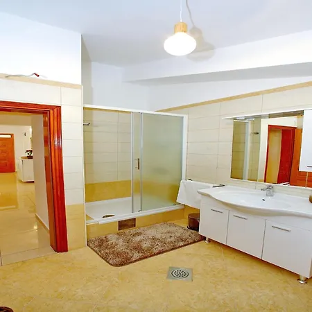 Apartman In Near Pebble