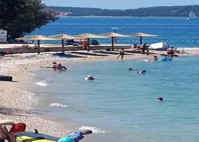 In Near Pebble Daire Bibinje