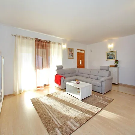 Modern With Big Roofed Terrace דירה *