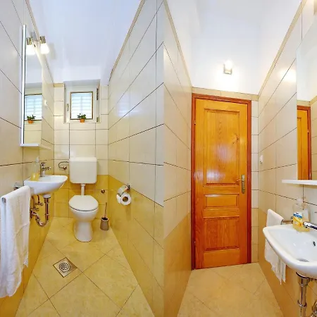 דירה Modern With Big Roofed Terrace ביבינייה