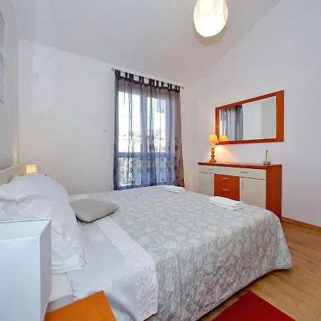 Modern With Big Roofed Terrace דירה ביבינייה