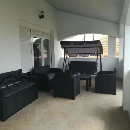 Modern With Big Roofed Terrace דירה *