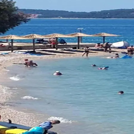 In Near Pebble Apartamento Bibinje