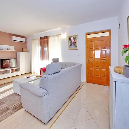 In Near Pebble * Bibinje