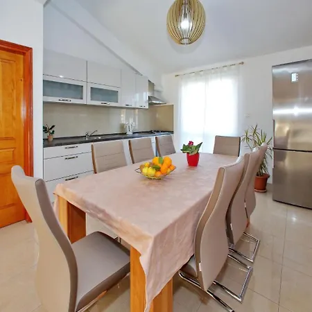 Modern With Big Roofed Terrace ביבינייה