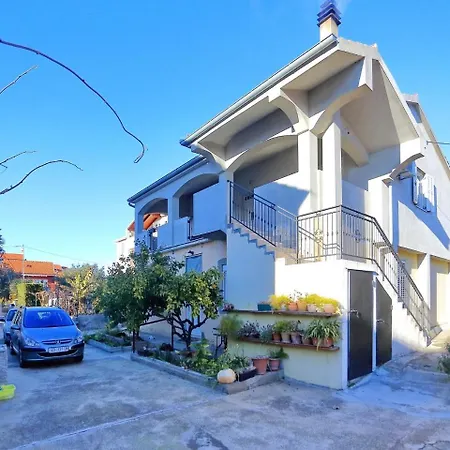 Modern With Big Roofed Terrace דירה ביבינייה